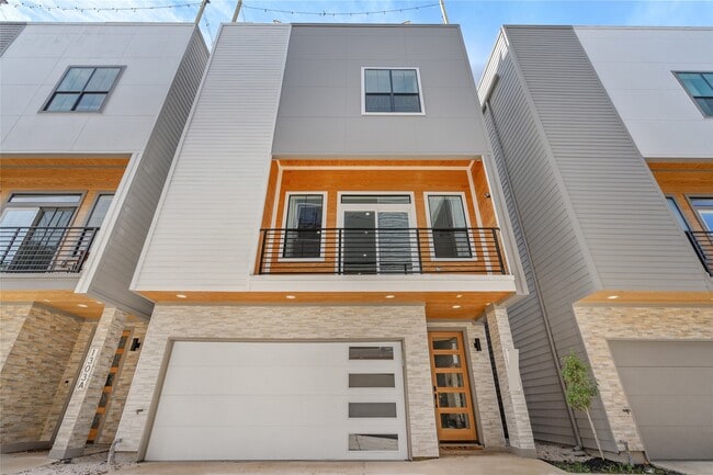 Building Photo - 1303 E 27th St Rental