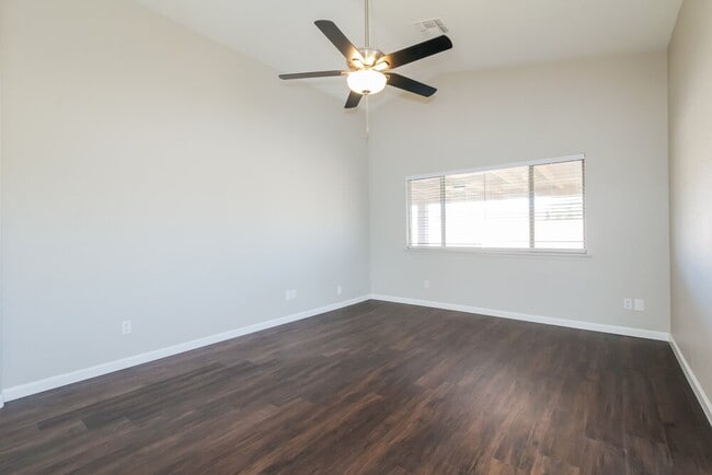 Photo - 4503 N 88th Ave