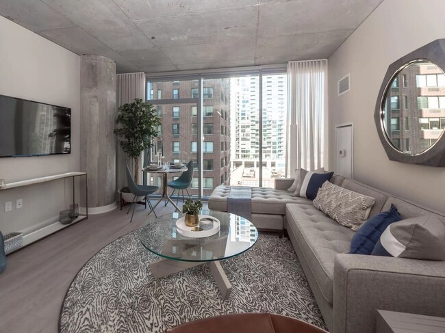 Building Photo - 330 W Grand Ave Unit 1506 Rental