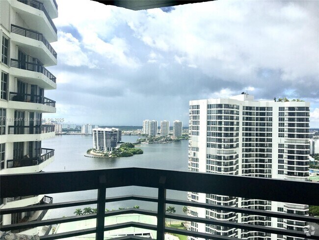 Building Photo - 3500 Mystic Pointe Dr Unit 3103 Rental