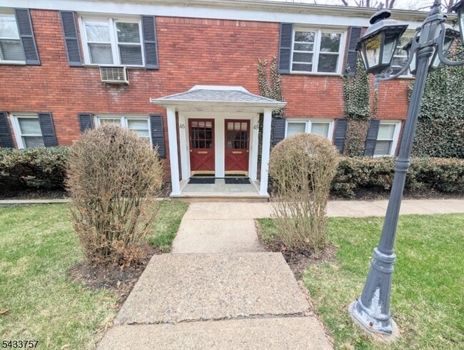 Building Photo - 46 Mt Kemble Ave