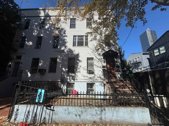 Building Photo - 216 1st St Unit 3C