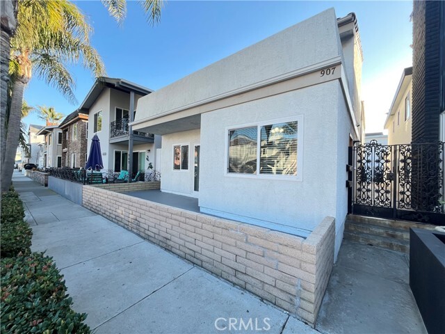 Photo - 907 E Balboa Blvd Townhome