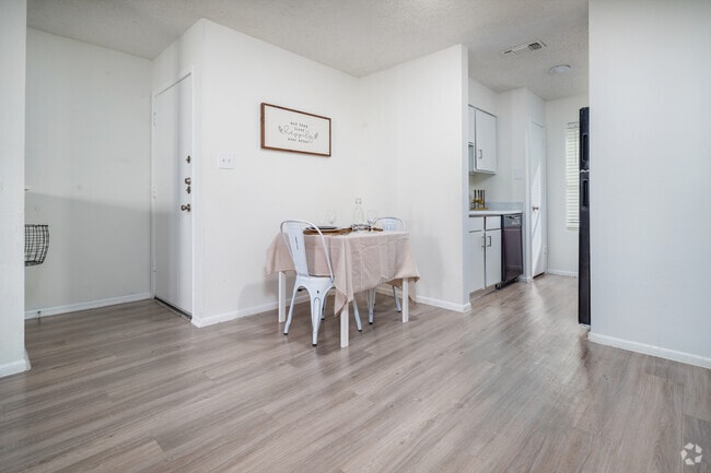 2BR, 1BA - 780SF Dining Room