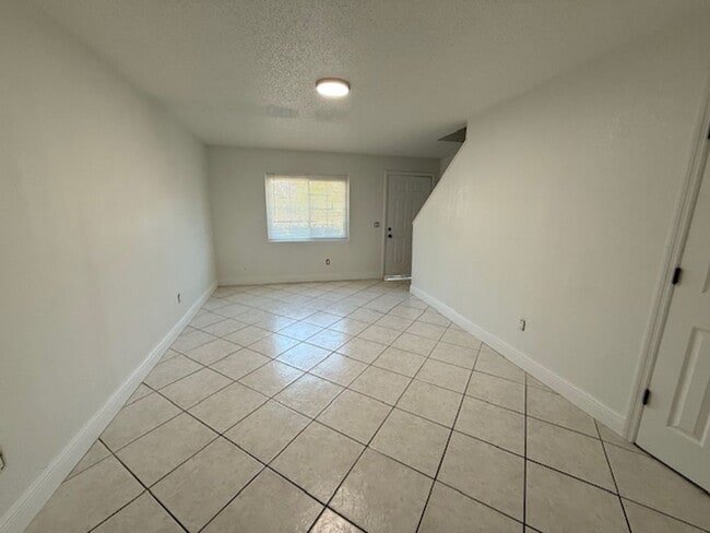 Photo - 2/1.5 Winter Springs Townhome with screened patio