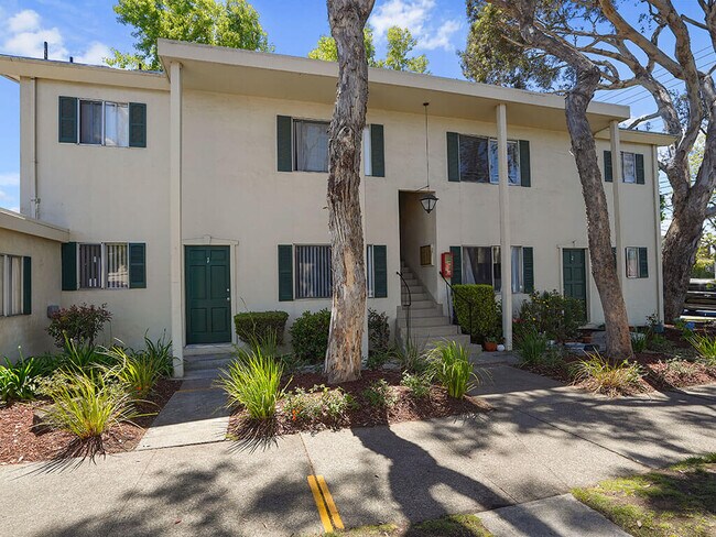 Colonial Garden Apartments