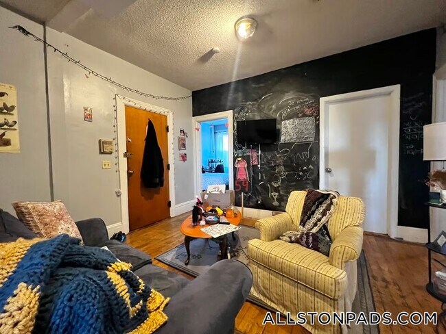 Photo - 18 Glenville Ave Unidad 2