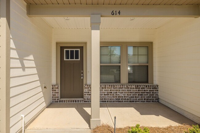 Photo - 614 Hope St