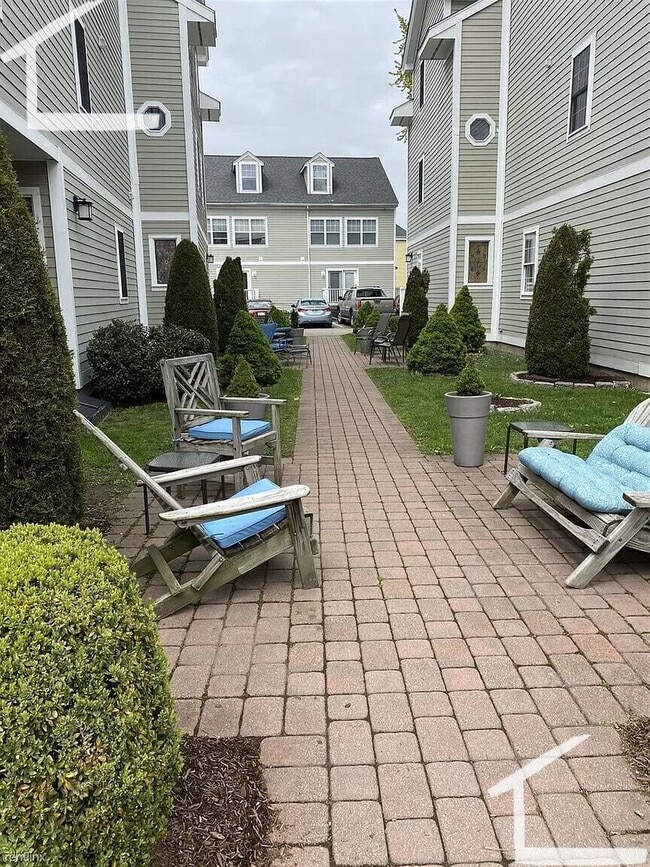 Photo - Allston 5-Bed/2.5-Bath Townhouse Avail for 9/1