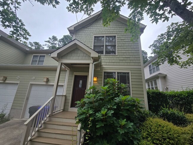 Building Photo - Stylish 3BR, 3BA Townhouse – Prime Locatio...