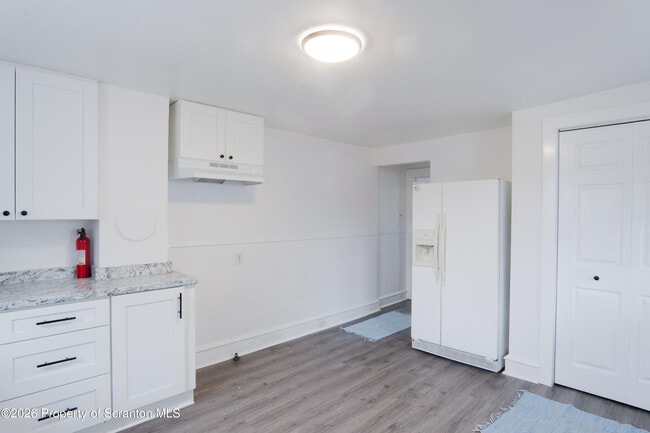 Photo - 118 E Carey St