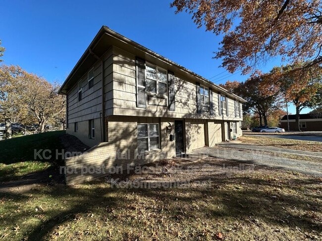 Photo - 10906 W 95th St