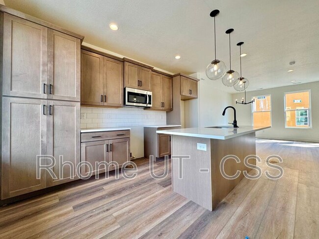 Photo - 800 W State St