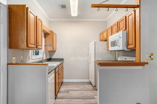 Photo - 388 Oakland Ave SE