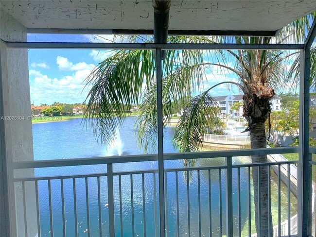 Building Photo - 8600 SW 212th St Unit 308