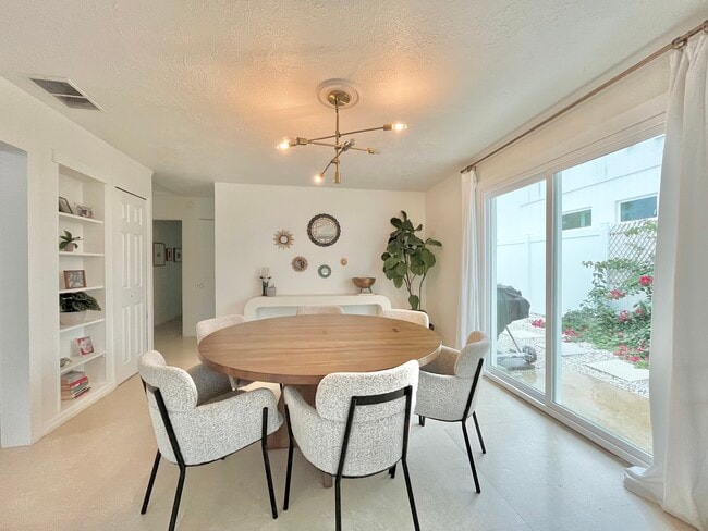 Photo - 2229 Bougainvillea St