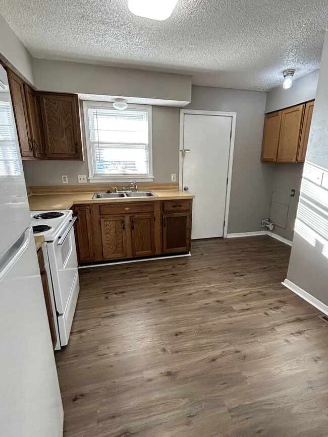 Photo - PRE-LEASING!! AVAILABLE JUNE 10TH!!- 2 Bedroom/ 1 Bathroom Duplex
