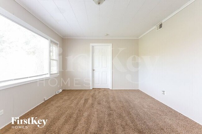 Photo - 14448 Kilbourn Ave