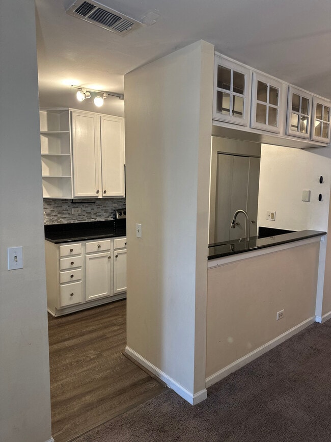 Photo - 214 Glengarry Dr Unit 201