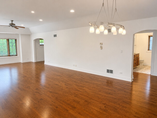 Photo - 1759 Dewes St
