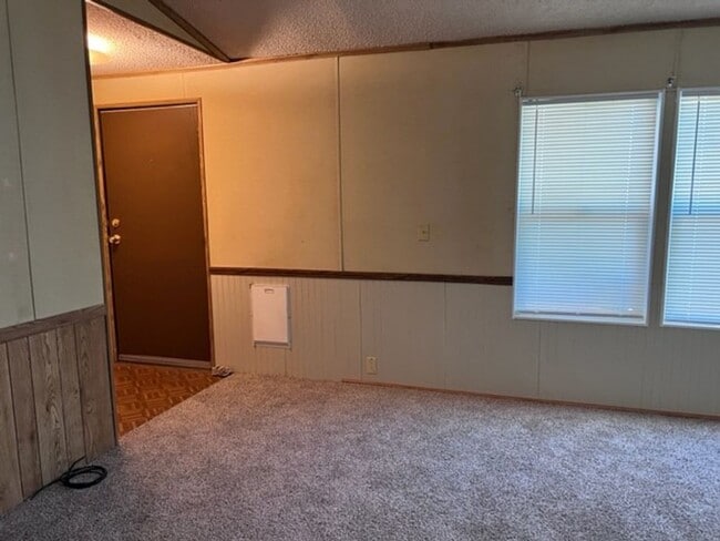 Photo - 3 Bedrooms, Includes Fenced Yard New carpe...