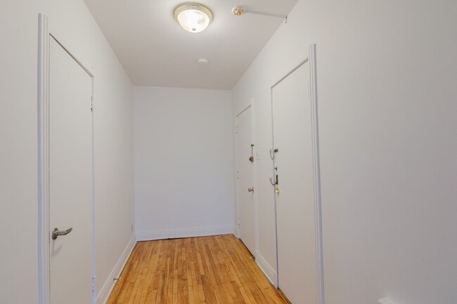 Photo - 4585 Av. Dupuis Unit 15
