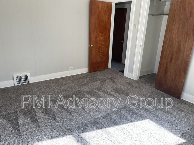 Photo - 721 SW Park Ln