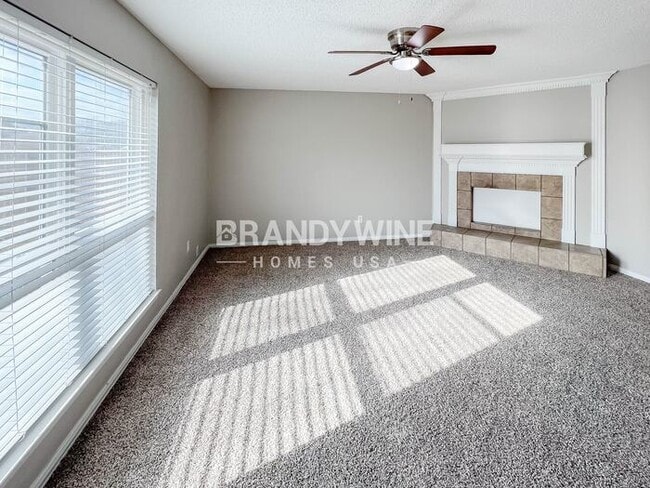 Photo - 553 Edwards Dr