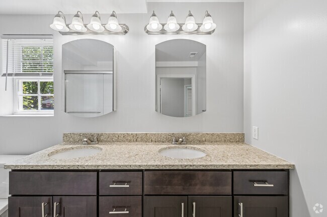 2BR, 2BA - 872SF - Second Bathroom