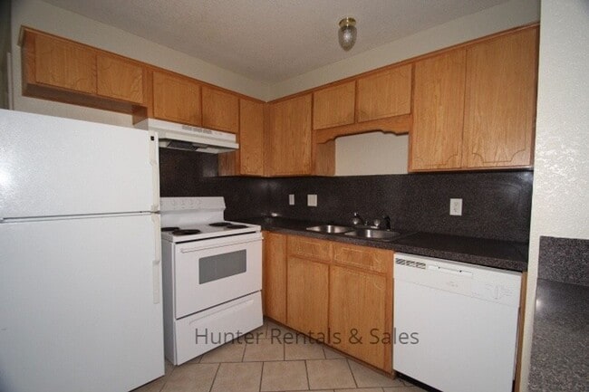 Building Photo - Don't Miss Out!