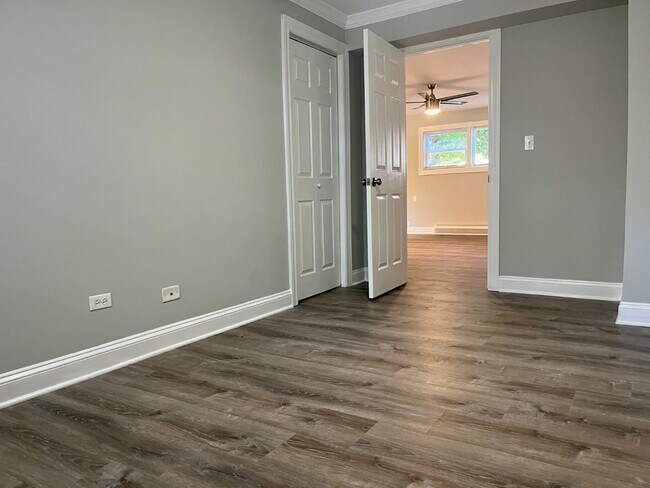 Photo - Rehabbed 2 Bedroom In Prime Lake Bluff Location - Pet Friendly - Free Parking! Unit A