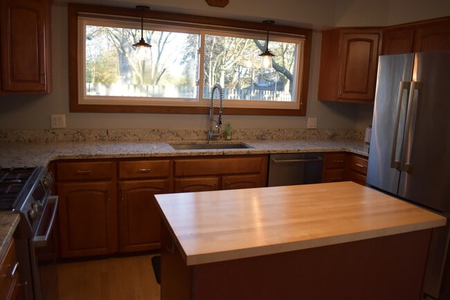 Photo - 1525 Hanover Ct