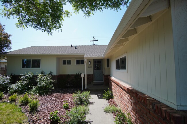 Photo - 1650 Archer Dr House