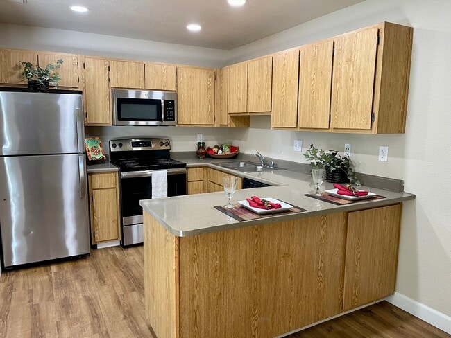 Building Photo - 1000 Sibley Apt Homes