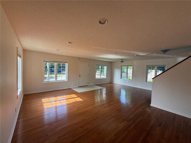 Photo - 709 Wayzata Blvd E