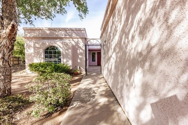 Photo - Beautiful and Spacious 3BR 2BA Home w/ Courtyard • Fenced Yard • Cul-de-sac in Tucson