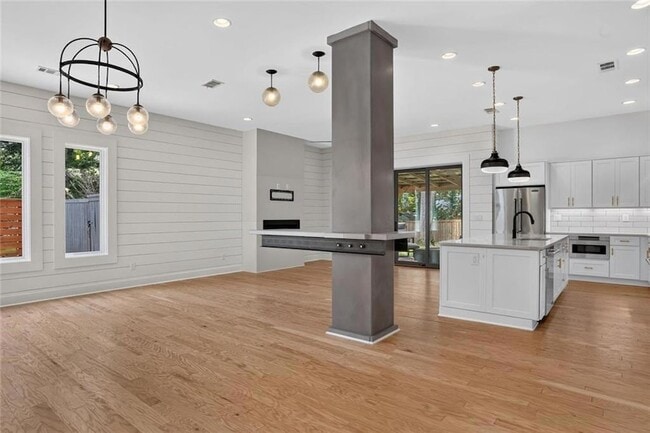 244 Locust St NE