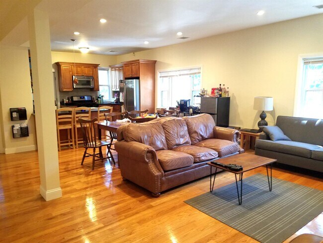 Building Photo - 119 Morrison Ave Unit 1