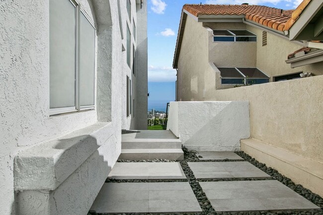 105 Palm Beach Ct