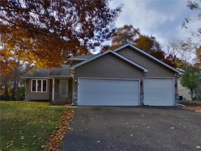 Building Photo - 2661 Oak Ridge Dr