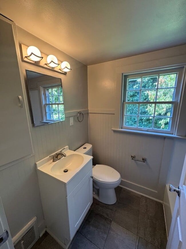 Photo - 305 W Creighton Ave