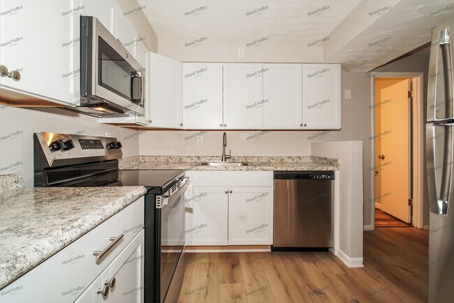 Photo - 5575 Barnard Dr