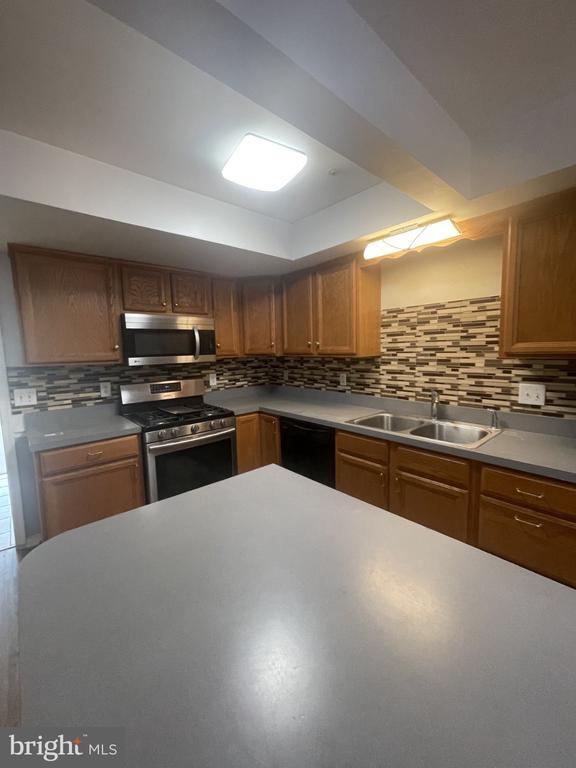 Photo - 1323 Lindsay Ln