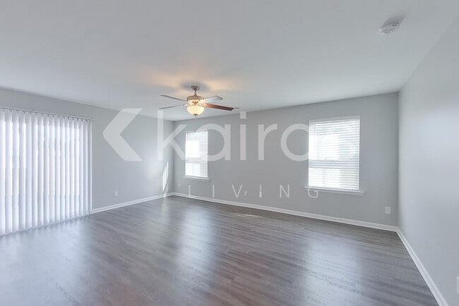 Photo - 210 Western Red Cedar Dr