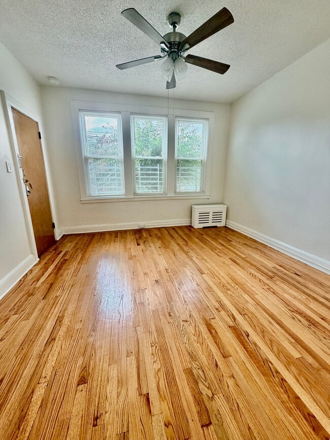 2857 Dewey Ave