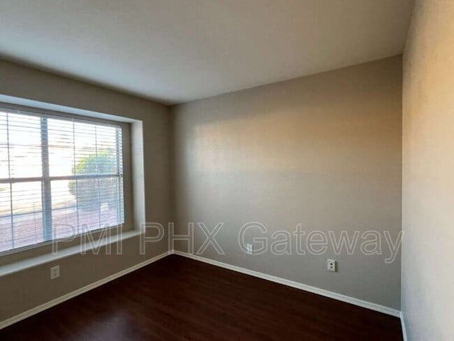 Photo - 1331 W Butler Dr