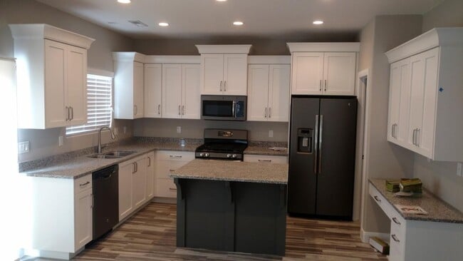 3 Bedroom, 2.5 Bathroom Townhome Available... - 3 Bedroom, 2.5 Bathroom Townhome Available...