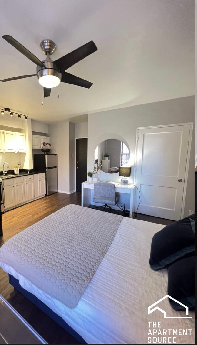 1136 N La Salle Dr