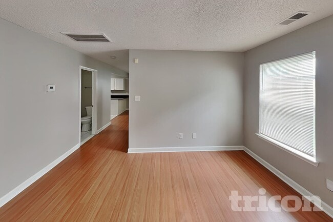 1826 Cagney St