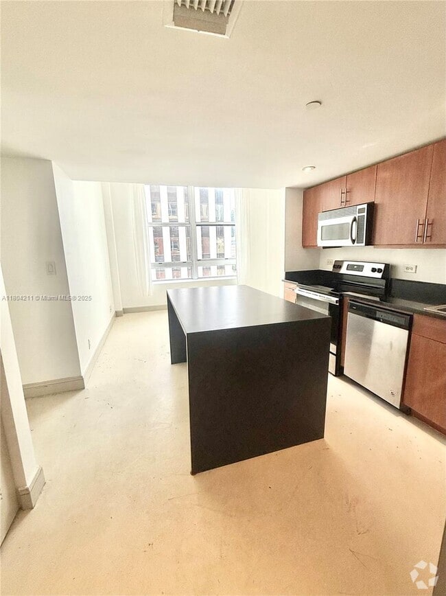 Building Photo - 111 E Flagler St Unit 805 Rental